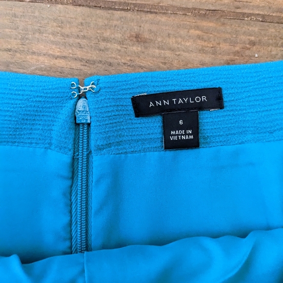 ANN TAYLOR Split Front Pencil Skirt - Picture 5 of 7